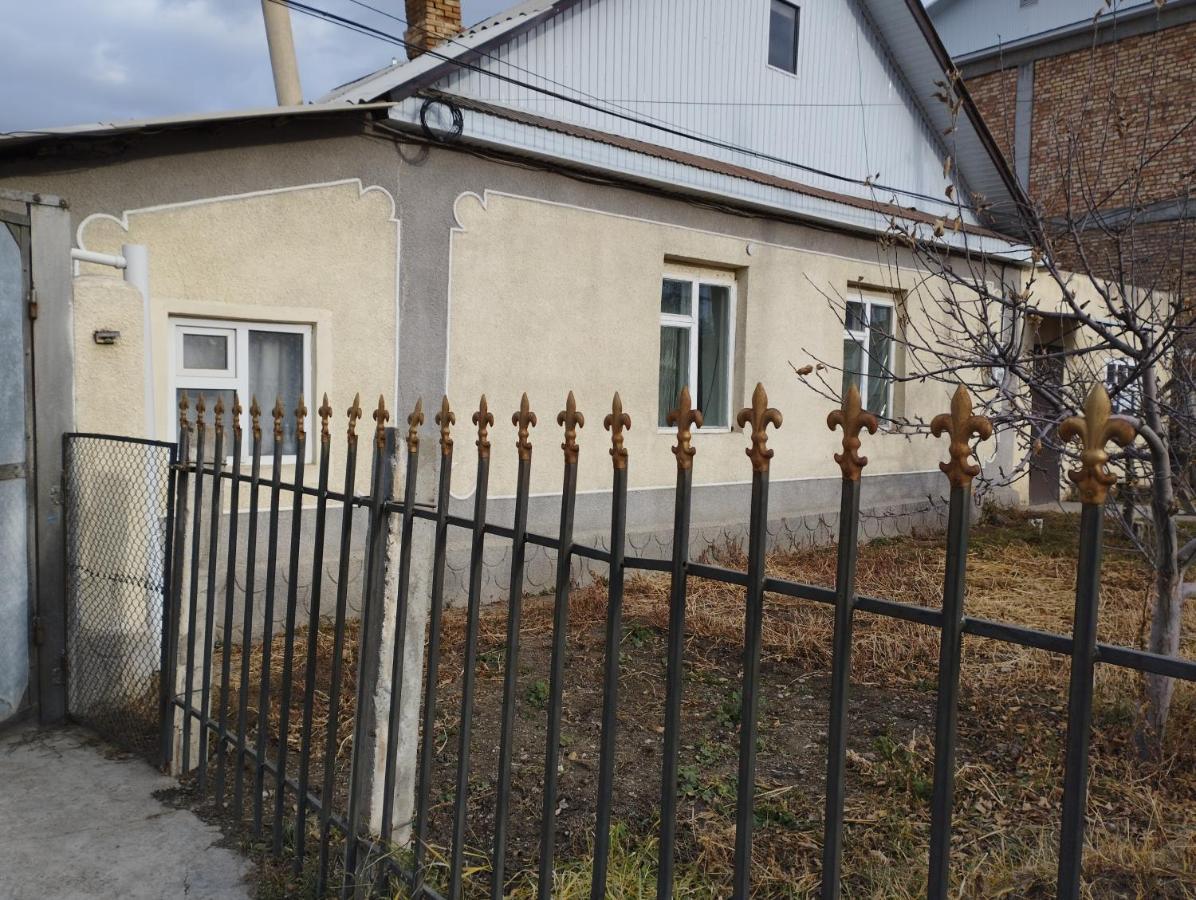 Guest House Sono Adress Derbisheva 202 Karakol Kültér fotó